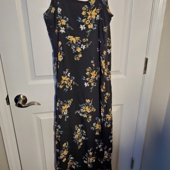 FLORAL Faux Wrap Dress - Picture 7 of 10